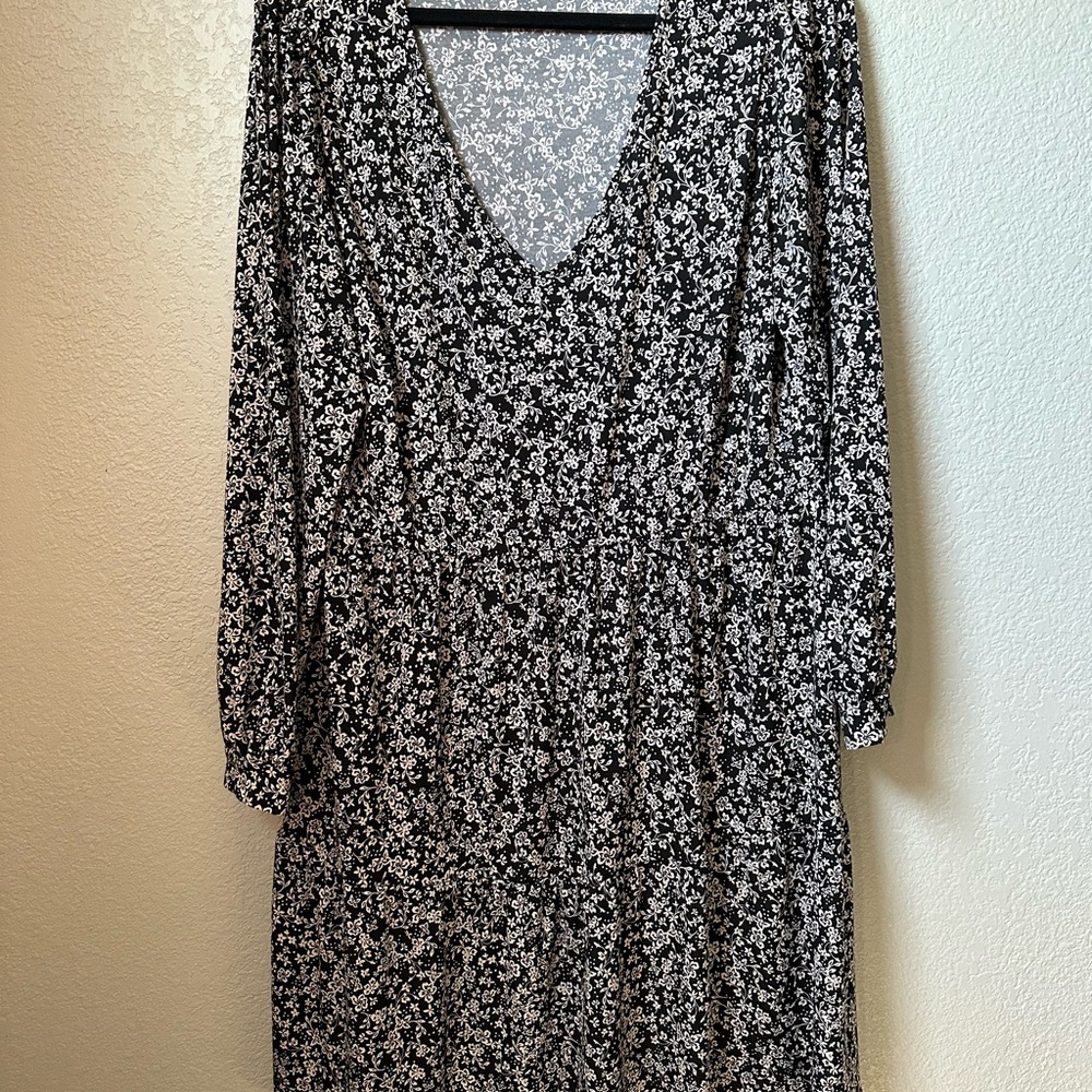 Kaileigh Black and White Floral Long Sleeve Dress